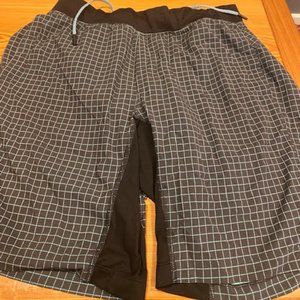 Lululemon Men's Shorts L
